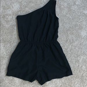 Banana Republic Dresses - 🌸 one shoulder romper with POCKETS!! Banana Republic Dresses - 🌸 one shoulder romper with POCKETS!!
